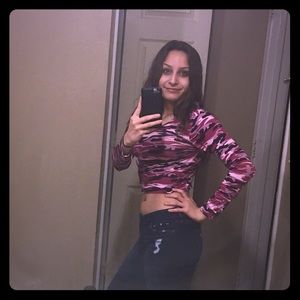 Pretty pink camo long sleeve crop topppp!